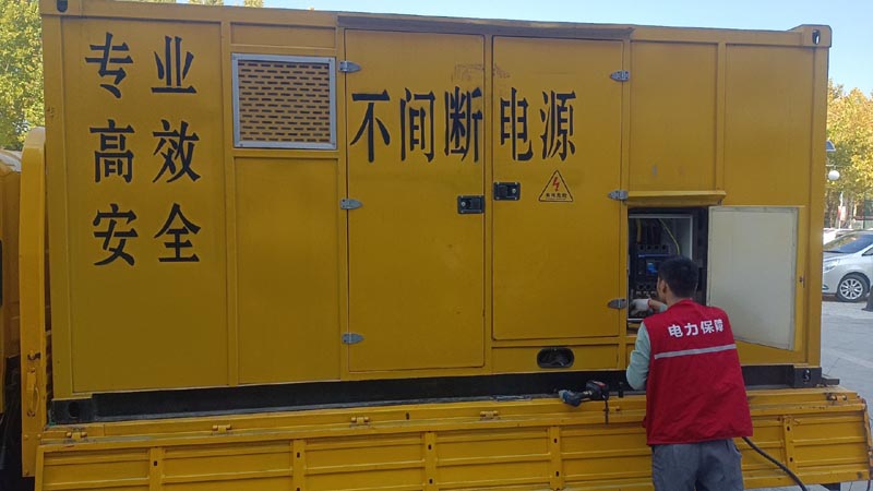 湘东柴油发电机组和UPS电源配合使用时，如何避免切换过程中的电力中断？